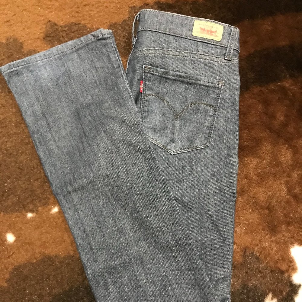 Levis Bootcut Skinny - Picture 3 of 3